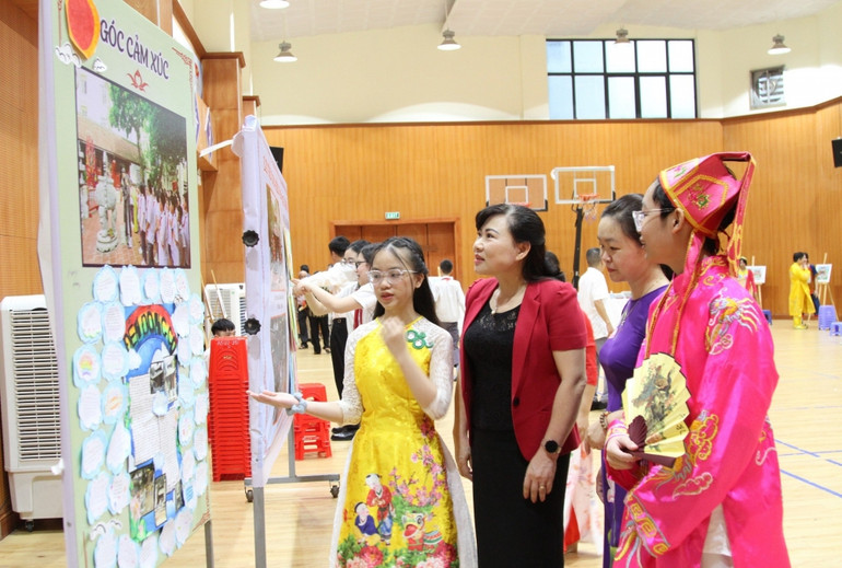 Các em học sinh chia sẻ về những bài học các em thu được sau khi tham quan di tích đền Đồng Cổ.