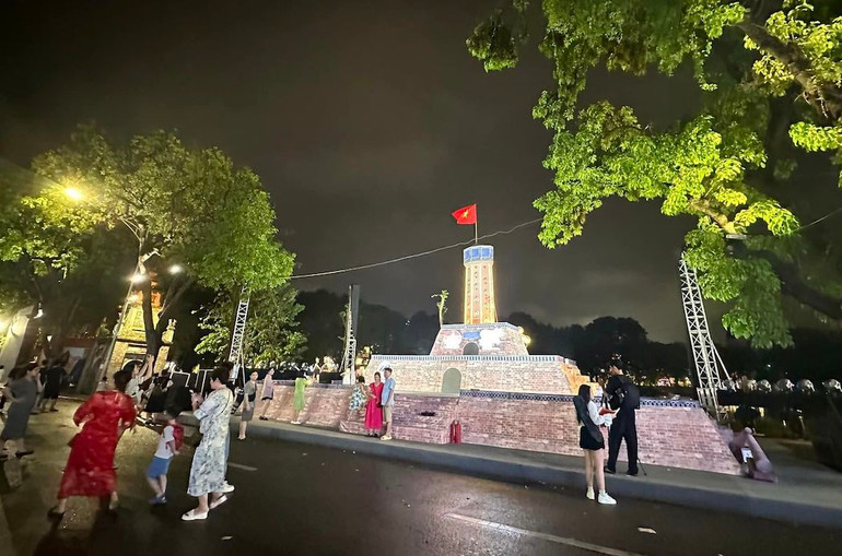 Tái hiện Cột cờ Hà Nội trong không gian tổ chức Festival thu Hà Nội.