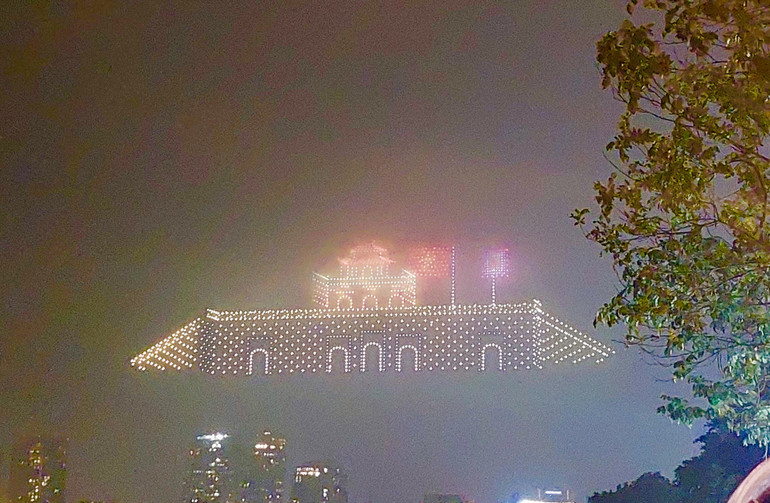 Kiến trúc Đoan Môn thuộc Hoàng thành Thăng Long xuất hiện lơ lửng trên không trung.