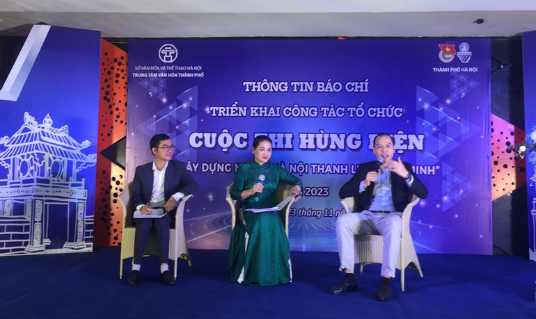 Các đại biểu thảo luận về việc xây dựng người Hà Nội thanh lịch, văn minh trong sinh viên.