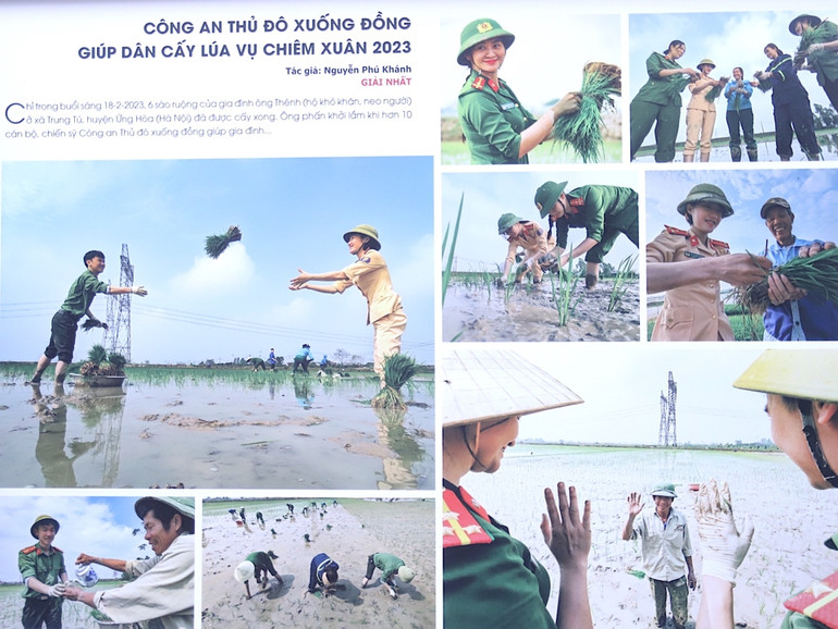 Bộ ảnh "Công an Thủ đô xuống đồng giúp dân cấy lúa vụ Chiêm Xuân”. Bộ ảnh "Công an Thủ đô xuống đồng giúp dân cấy lúa vụ Chiêm Xuân”.