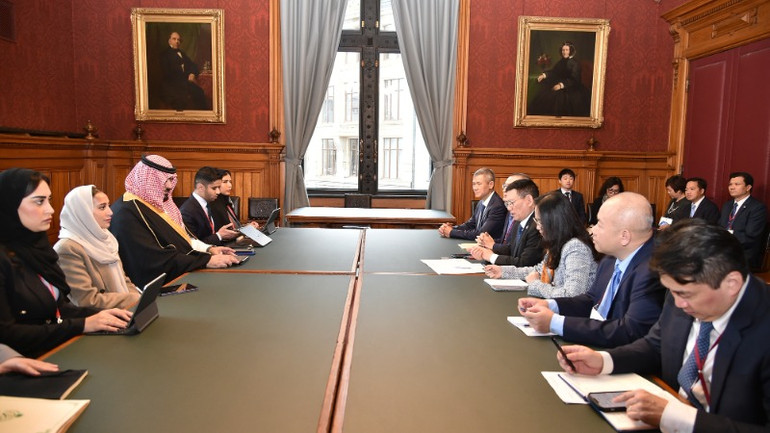 Phó Thủ tướng Hồ Đức Phớc tiếp Bộ trưởng Kinh tế và Kế hoạch Vương quốc Arab Saudi. (Ảnh: VGP)