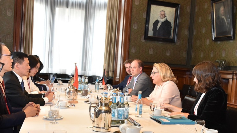 Phó Thủ tướng Chính phủ Hồ Đức Phớc tiếp Bộ trưởng Hợp tác và phát triển kinh tế Liên bang Đức, bà Svenja Schulze.