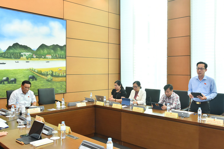 Quang cảnh buổi thảo luận tại Tổ 8 của Quốc hội, chiều 10/11/2023. (Ảnh: THỦY NGUYÊN)