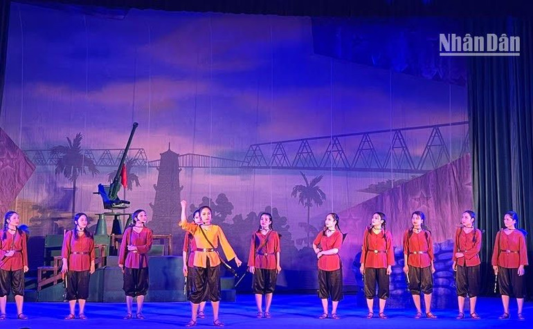 Trích đoạn chèo dự thi “Những vì sao không tắt” của Trung tâm Văn hóa Nghệ thuật tỉnh Hà Nam.