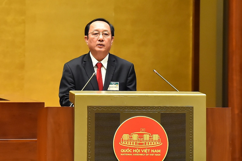 Bộ trưởng Khoa học và Công nghệ Huỳnh Thành Đạt báo cáo một số nội dung thuộc lĩnh vực chất vấn. (Ảnh: THỦY NGUYÊN)