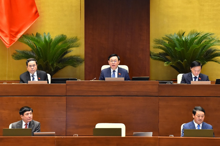 Chủ tịch Quốc hội Vương Đình Huệ điều hành phiên chất vấn. (Ảnh: THỦY NGUYÊN)