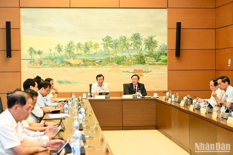 Chủ tịch Quốc hội Vương Đình Huệ phát biểu. (Ảnh: DUY LINH)