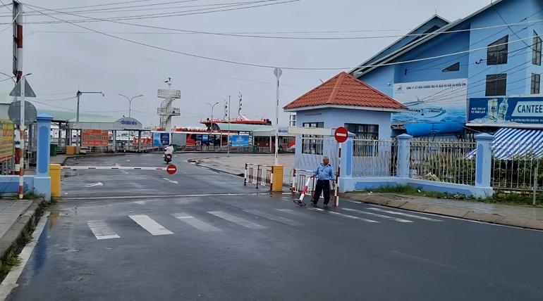 Cảng Rạch Giá đã tạm ngưng hoạt động từ 6 giờ ngày 11/7.