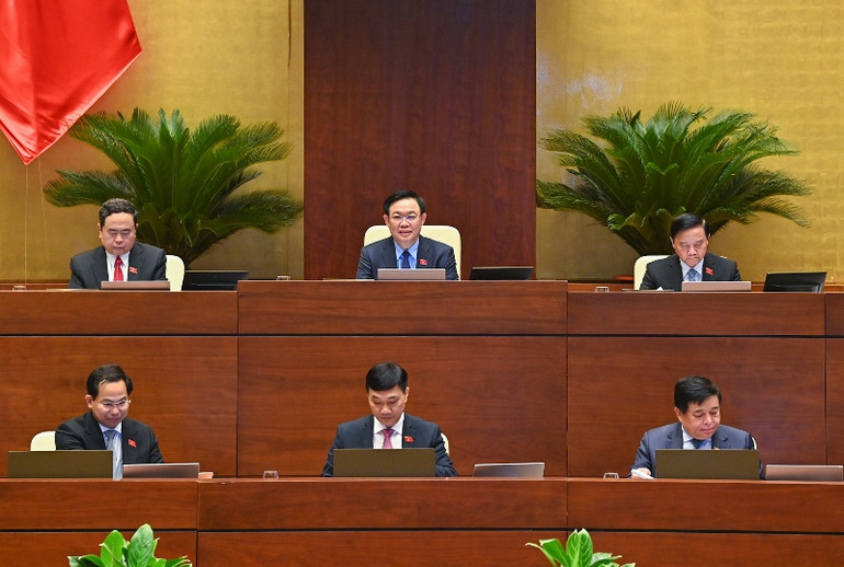 Chủ tịch Quốc hội Vương Đình Huệ và các đại biểu dự phiên họp sáng 31/5. (Ảnh: DUY LINH)