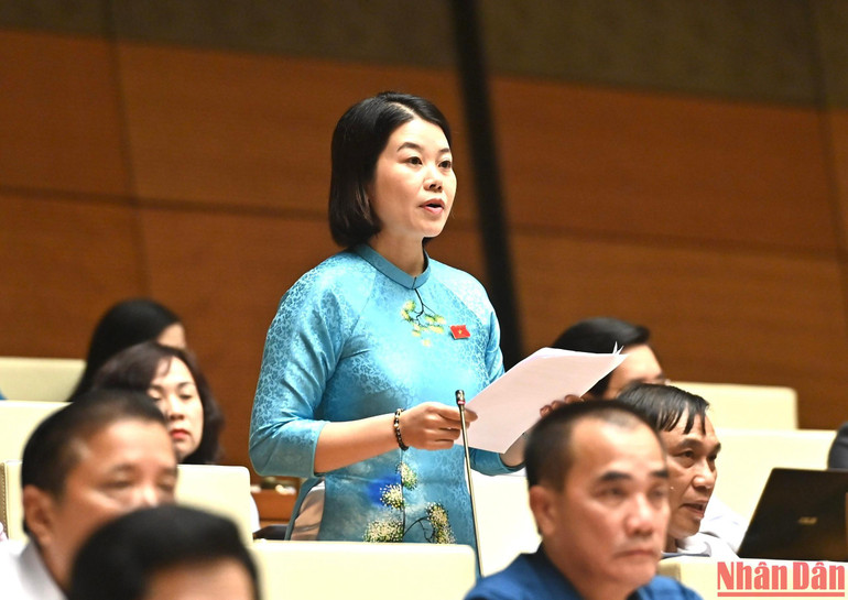 Đại biểu Nguyễn Thị Huế - Đoàn đại biểu Quốc hội tỉnh Bắc Kạn. (Ảnh: ĐĂNG KHOA)