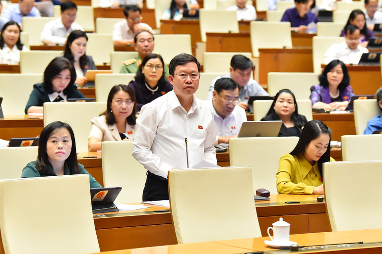 Đại biểu Nguyễn Quốc Luận - Đoàn đại biểu Quốc hội tỉnh Yên Bái. (Ảnh: THỦY NGUYÊN)