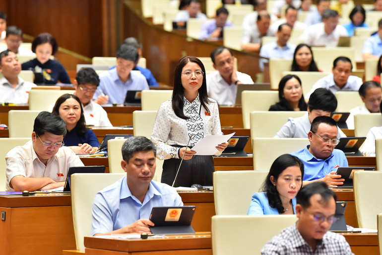 Đại biểu Nguyễn Thị Hà - Đoàn đại biểu Quốc hội tỉnh Bắc Ninh. (Ảnh: THỦY NGUYÊN)