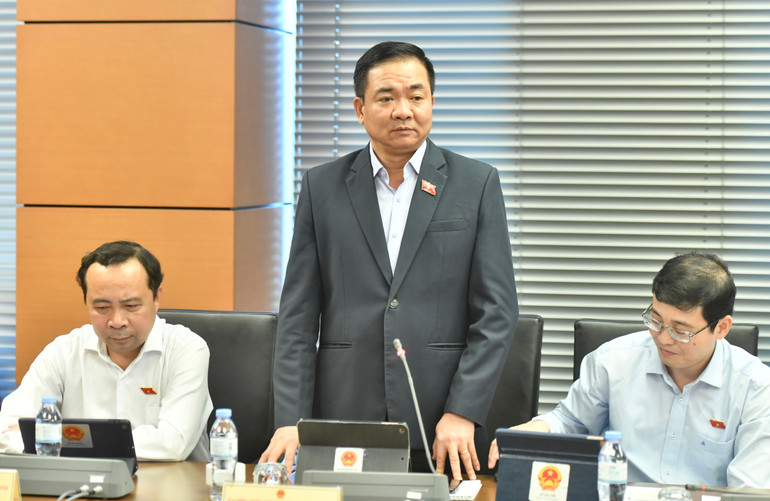 Đại biểu Nguyễn Minh Đức (Thành phố Hồ Chí Minh) phát biểu ý kiến thảo luận tại Tổ 2. (Ảnh: ĐĂNG KHOA) Đại biểu Nguyễn Minh Đức (Thành phố Hồ Chí Minh) phát biểu ý kiến thảo luận tại Tổ 2. (Ảnh: ĐĂNG KHOA)