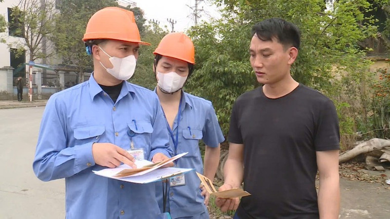 Cơ sở đăng kiểm đánh giá điều kiện địa điểm doanh nghiệp, chủ phương tiện đề nghị tiến hành kiểm định.