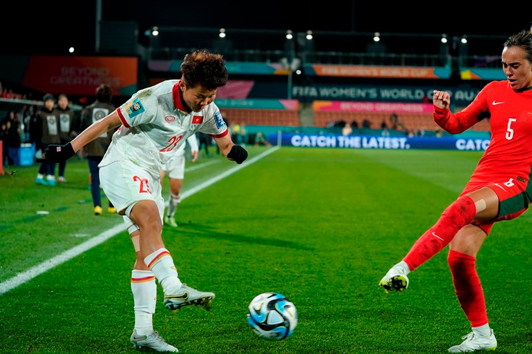 Bích Thùy là một trong những điểm sáng hiếm hoi của đội tuyển Việt Nam trong trận đấu với Bồ Đào Nha. (Ảnh: ĐỖ ĐẠT) Bích Thùy là một trong những điểm sáng hiếm hoi của đội tuyển Việt Nam trong trận đấu với Bồ Đào Nha. (Ảnh: ĐỖ ĐẠT)