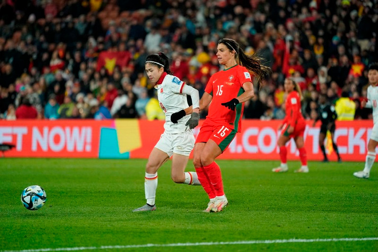 Đội tuyển Việt Nam gặp khó trước một đối thủ vượt trội hơn về thể hình, thể lực cũng như kỹ chiến thuật. (Ảnh: ĐỖ ĐẠT) Đội tuyển Việt Nam gặp khó trước một đối thủ vượt trội hơn về thể hình, thể lực cũng như kỹ chiến thuật. (Ảnh: ĐỖ ĐẠT)