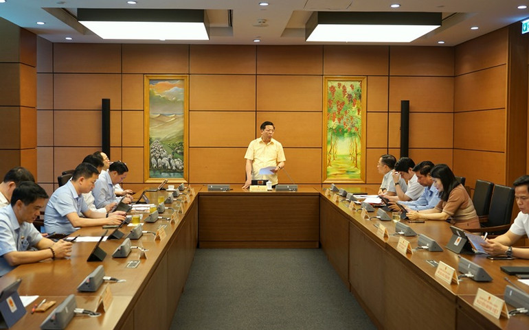 Quang cảnh phiên thảo luận tại Tổ 16 ngày 5/6. (Ảnh: TRUNG HƯNG)