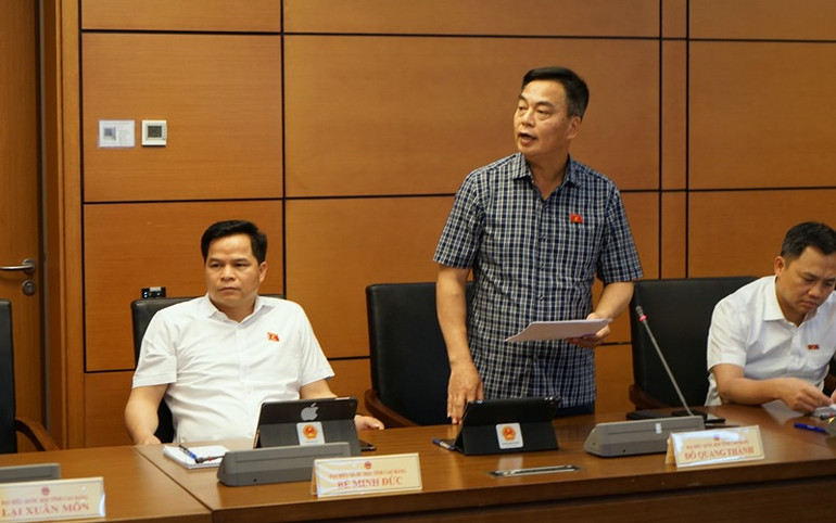 Đại biểu Đỗ Quang Thành (Cao Bằng) phát biểu thảo luận. (Ảnh: TRUNG HƯNG)