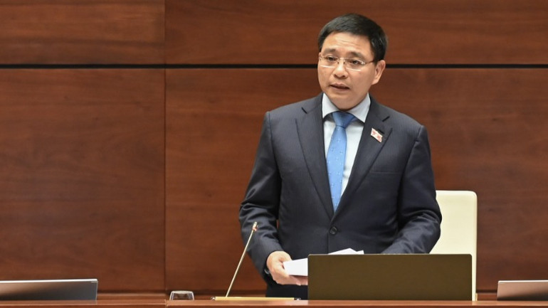 Bộ trưởng Tài chính Nguyễn Văn Thắng phát biểu giải trình, làm rõ một số vấn đề đại biểu Quốc hội nêu. (Ảnh: BÙI GIANG)