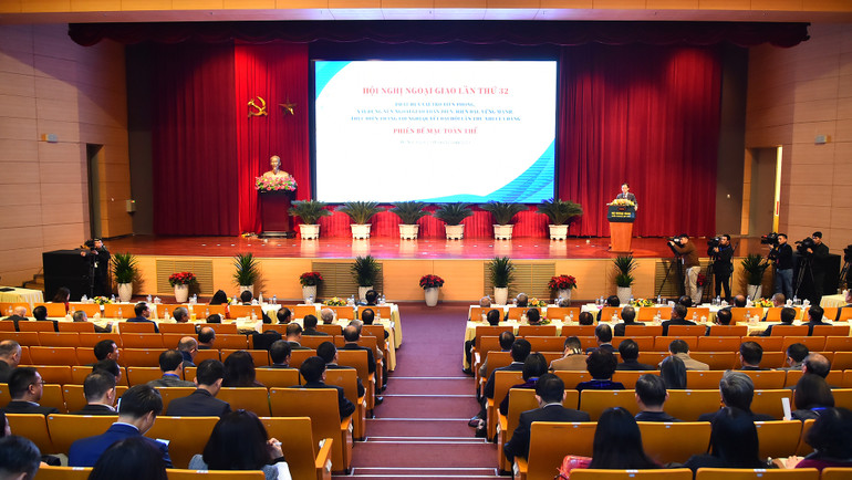 Quang cảnh phiên bế mạc Hội nghị Ngoại giao lần thứ 32. (Ảnh: THỦY NGUYÊN)