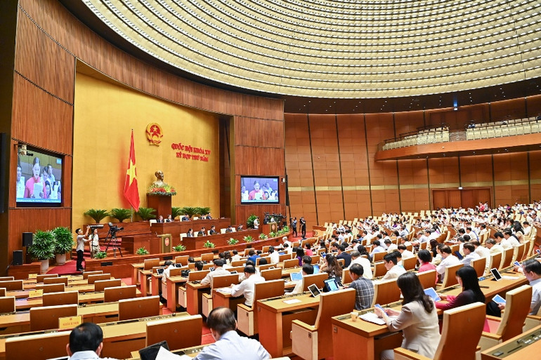 Quang cảnh phiên thảo luận tại Hội trường Diên Hồng sáng 31/5. (Ảnh: DUY LINH)