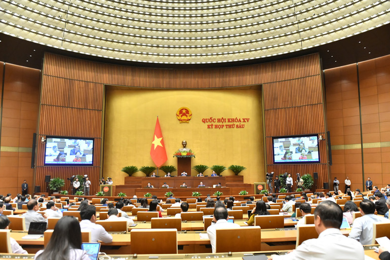 Quang cảnh phiên họp Quốc hội tại Hội trường Ba Đình, sáng 8/11. (Ảnh: ĐĂNG KHOA)