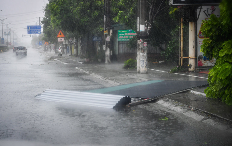 [Live] Bão số 3 di chuyển về phía Tây Bắc Bộ và suy yếu thành áp thấp nhiệt đới ảnh 114