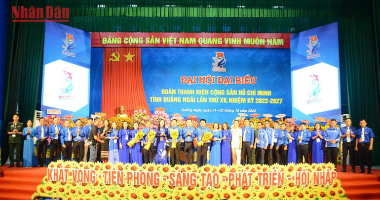 Ban Chấp hành Tỉnh đoàn Quảng Ngãi khóa XV, nhiệm kỳ 2022- 2027 ra mắt Đại hội.