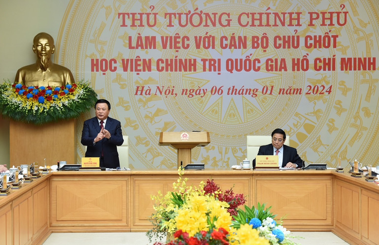 Đồng chí Nguyễn Xuân Thắng, Ủy viên Bộ Chính trị, Giám đốc Học viện Chính trị quốc gia Hồ Chí Minh, Chủ tịch Hội đồng Lý luận Trung ương phát biểu ý kiến.