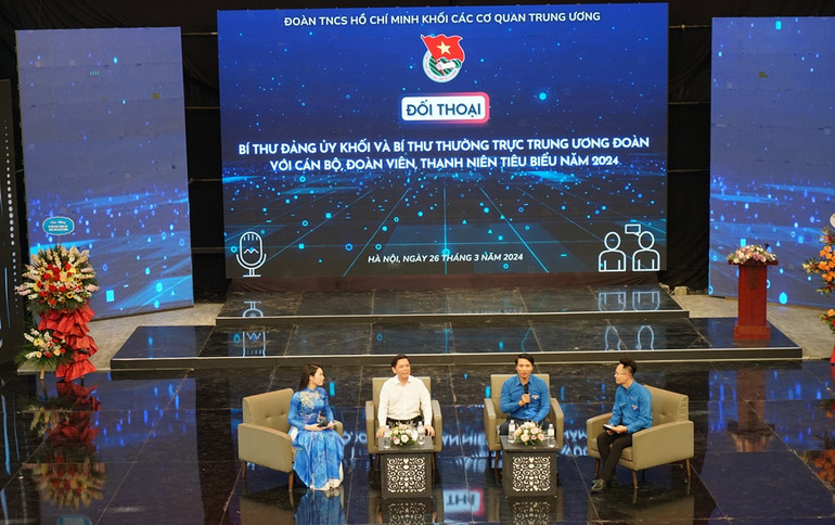 Quang cảnh Đối thoại giữa Bí thư Đảng ủy Khối các cơ quan Trung ương và Bí thư thường trực Trung ương Đoàn với cán bộ, đoàn viên, thanh niên tiêu biểu năm 2024. (Ảnh: TRUNG HƯNG)