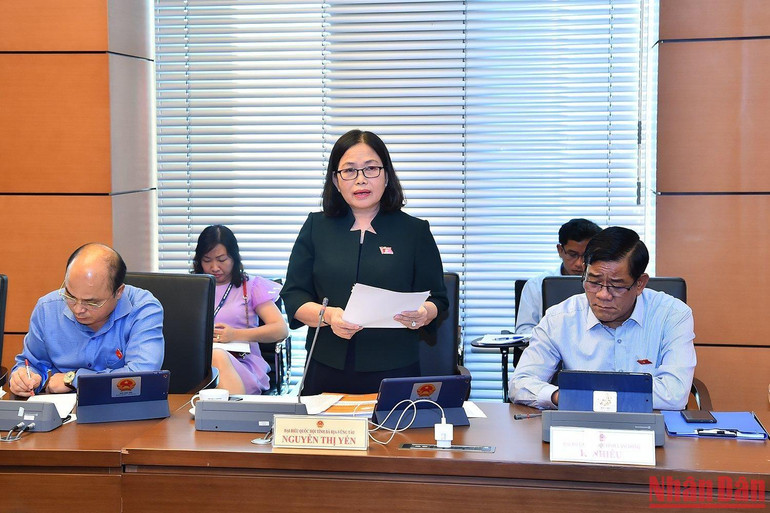 Đại biểu Nguyễn Thị Yến (Bà Rịa-Vũng Tàu) phát biểu tại thảo luận tổ. (Ảnh: THỦY NGUYÊN)