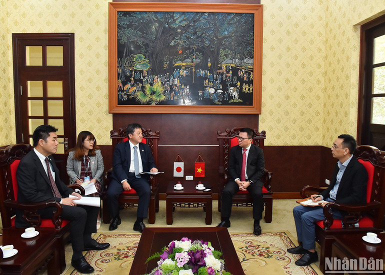 Quang cảnh buổi làm việc. (Ảnh: THỦY NGUYÊN)