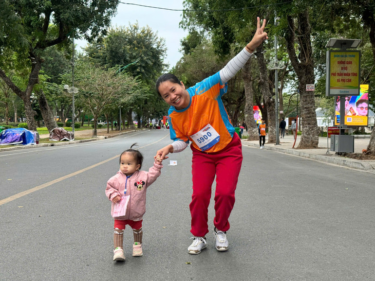 Giải chạy nêu bật sự đoàn kết và thông điệp chung về việc tôn trọng phụ nữ và trẻ em gái, đồng thời phá vỡ sự im lặng để chấm dứt bạo lực.