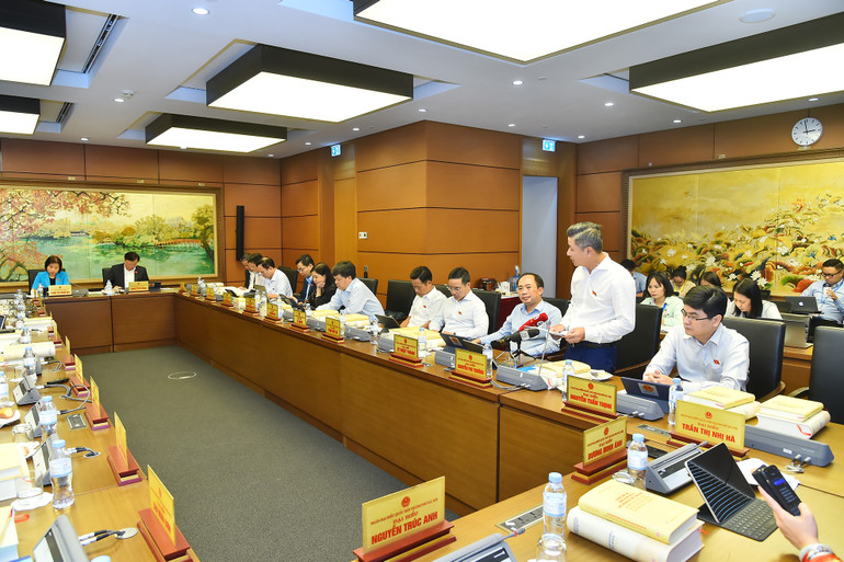 Quang cảnh phiên thảo luận tại Tổ 1. (Ảnh: THỦY NGUYÊN) Quang cảnh phiên thảo luận tại Tổ 1. (Ảnh: THỦY NGUYÊN)