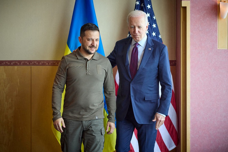 Tổng thống Ukraine Volodymyr Zelenskiy gặp Tổng thống Mỹ Joe Biden bên lề Hội nghị thượng đỉnh G7 ở Hiroshima, Nhật Bản, ngày 21/5/2023. (Ảnh: Văn phòng Tổng thống Ukraine) Tổng thống Ukraine Volodymyr Zelenskiy gặp Tổng thống Mỹ Joe Biden bên lề Hội nghị thượng đỉnh G7 ở Hiroshima, Nhật Bản, ngày 21/5/2023. (Ảnh: Văn phòng Tổng thống Ukraine)