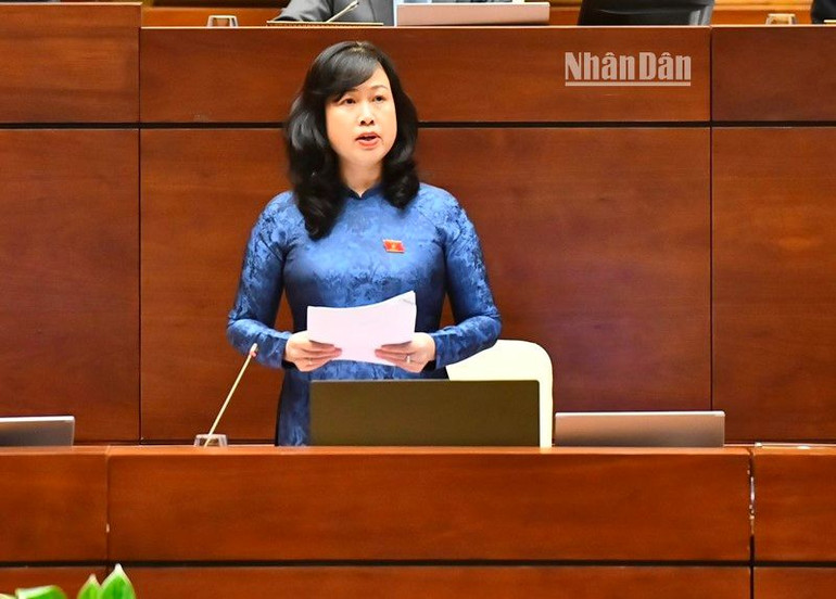 Bộ trưởng Y tế Đào Hồng Lan phát biểu tiếp thu, giải trình nội dung đại biểu Quốc hội nêu. (Ảnh: ĐĂNG KHOA)