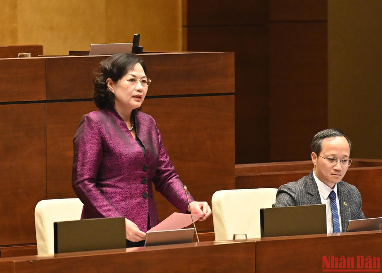 Thống đốc Ngân hàng Nhà nước Việt Nam Nguyễn Thị Hồng phát biểu giải trình, làm rõ một số vấn đề đại biểu Quốc hội nêu. Ảnh: DUY LINH