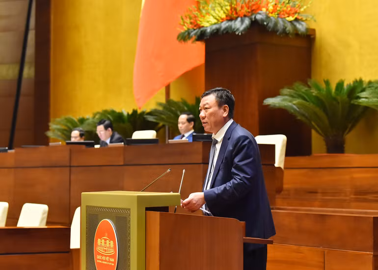 Tổng Thanh tra Chính phủ Đoàn Hồng Phong giải trình, làm rõ một số vấn đề đại biểu Quốc hội nêu. (Ảnh: THỦY NGUYÊN)