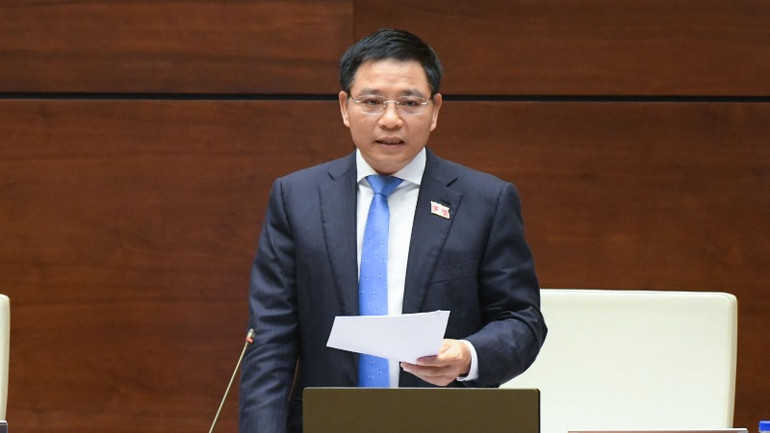 Bộ trưởng Tài chính Nguyễn Văn Thắng phát biểu giải trình, làm rõ ý kiến các đại biểu Quốc hội nêu tại phiên họp. (Ảnh: DUY LINH)