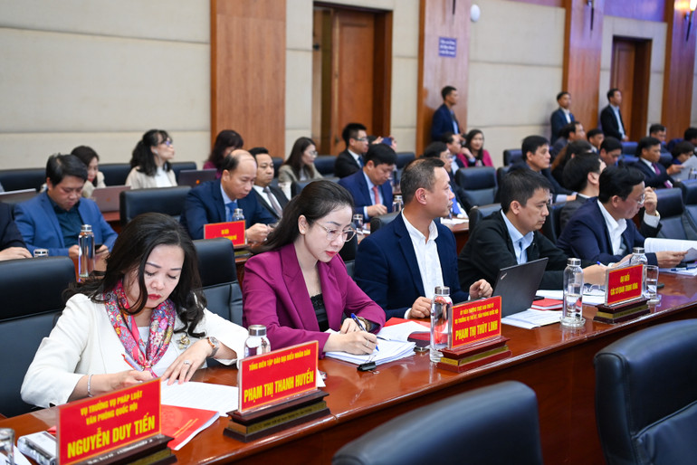 Các đại biểu dự buổi làm việc. Các đại biểu dự buổi làm việc.