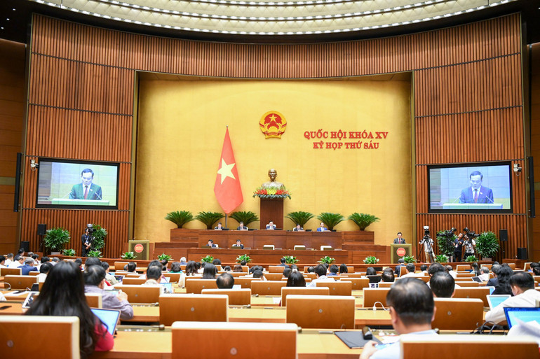 Quang cảnh phiên họp của Quốc hội sáng 6/11. (Ảnh: DUY LINH)