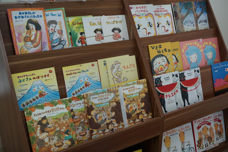 Một số đầu sách Ehon trưng bày tại tuần lễ sách. (Ảnh: TRUNG HƯNG)