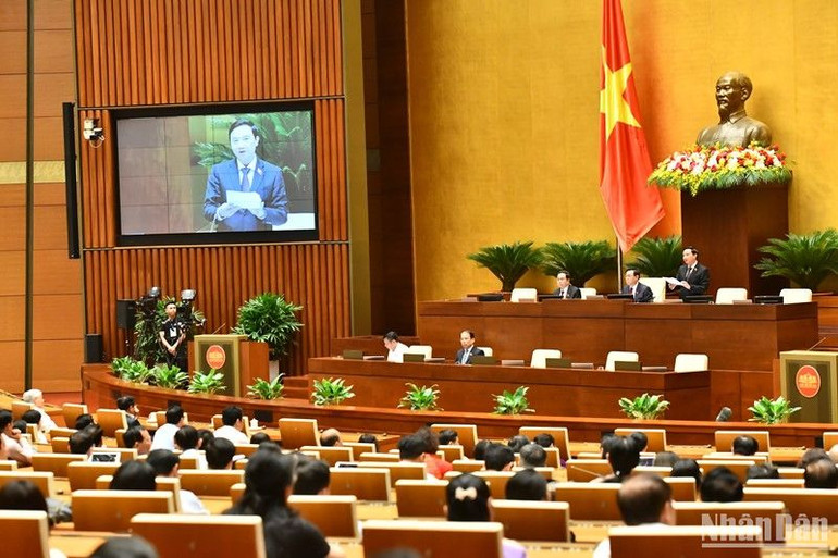 Phó Chủ tịch Quốc hội Nguyễn Khắc Định phát biểu kết luận nội dung thảo luận. (Ảnh: ĐĂNG KHOA)