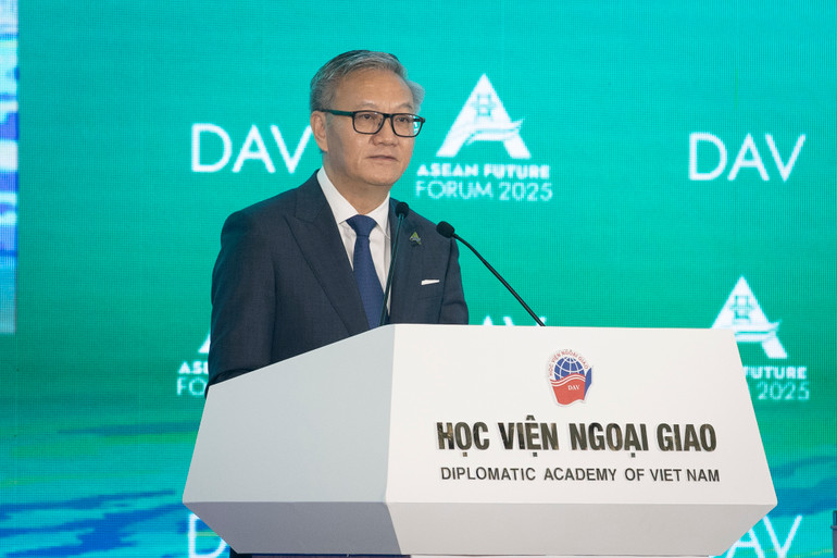 Bộ trưởng Ngoại giao Lào Thongsavanh Phomvihane phát biểu. (Ảnh: SƠN TÙNG)