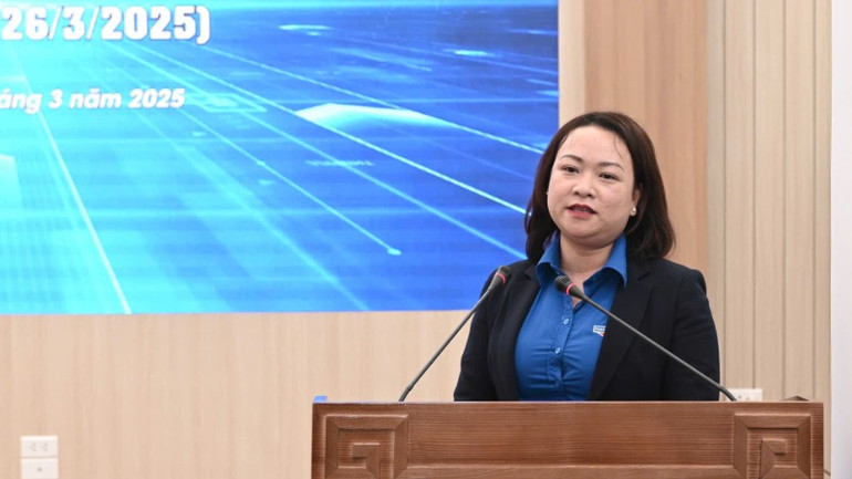 Đồng chí Trần Thị Ngọc Quỳnh phát biểu. (Ảnh: BÙI GIANG)