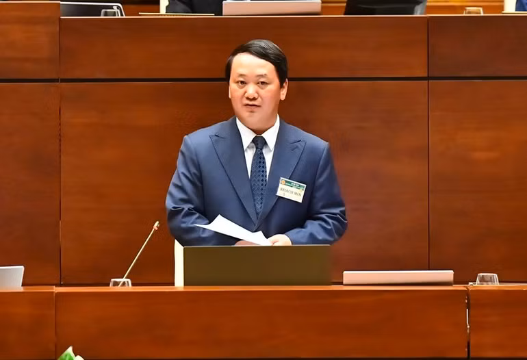 Bộ trưởng, Chủ nhiệm Ủy ban Dân tộc Hầu A Lềnh trả lời chất vấn của các đại biểu Quốc hội. (Ảnh: ĐĂNG KHOA)