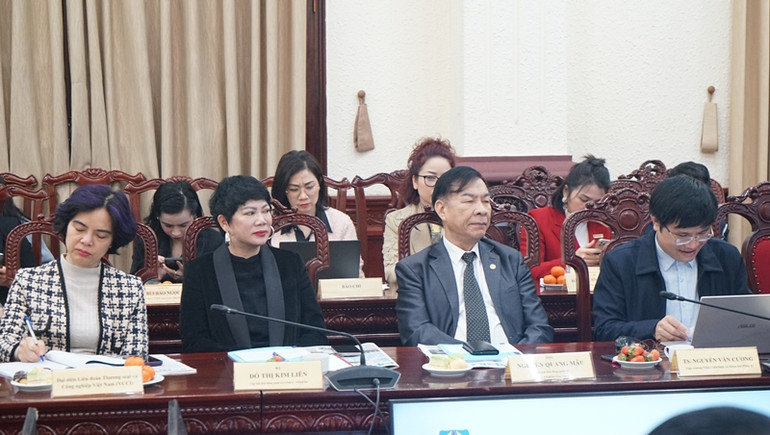 Các đại biểu tham dự tọa đàm. (Ảnh: TRUNG HƯNG)