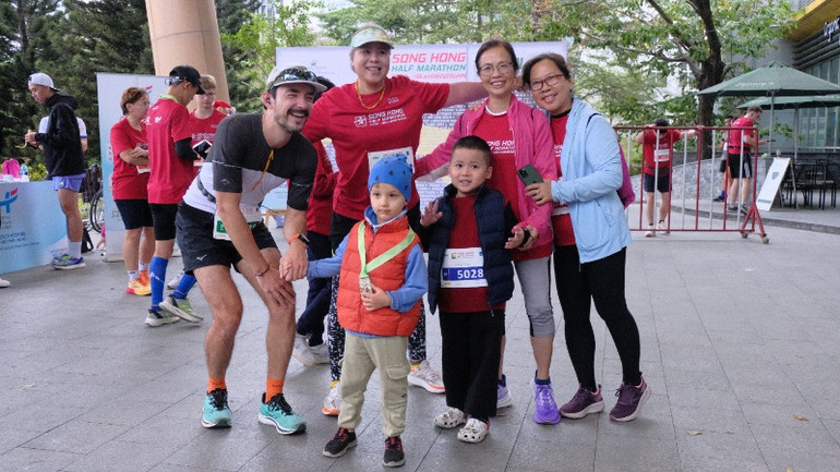 Nhiều gia đình tham gia chạy để hưởng ứng ý thông điệp ý nghĩa về bảo tồn động vật hoang dã tại Việt Nam. Nhiều gia đình tham gia chạy để hưởng ứng ý thông điệp ý nghĩa về bảo tồn động vật hoang dã tại Việt Nam.