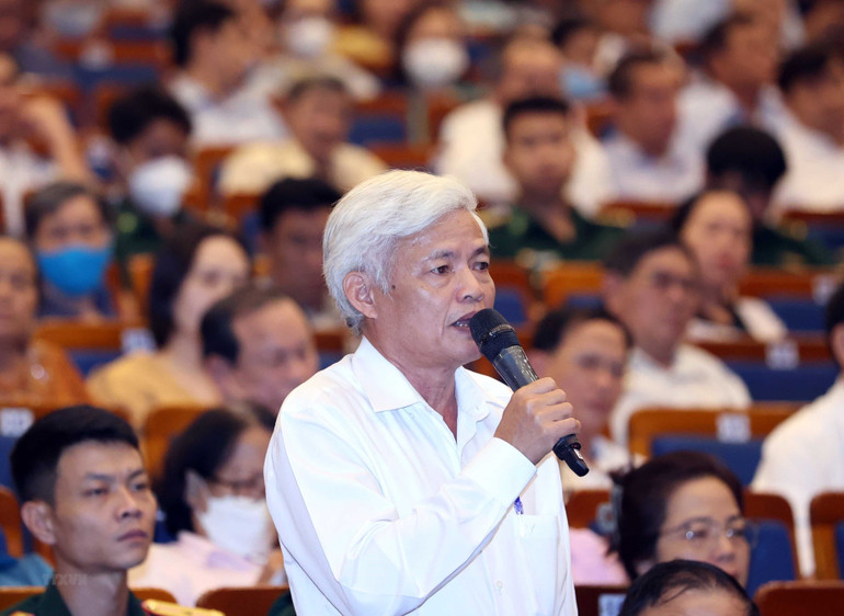 Cử tri Lê Quang Toàn, tổ 21 phường Hải Châu 1, quận Hải Châu phát biểu. (Ảnh: TTXVN) Cử tri Lê Quang Toàn, tổ 21 phường Hải Châu 1, quận Hải Châu phát biểu. (Ảnh: TTXVN)